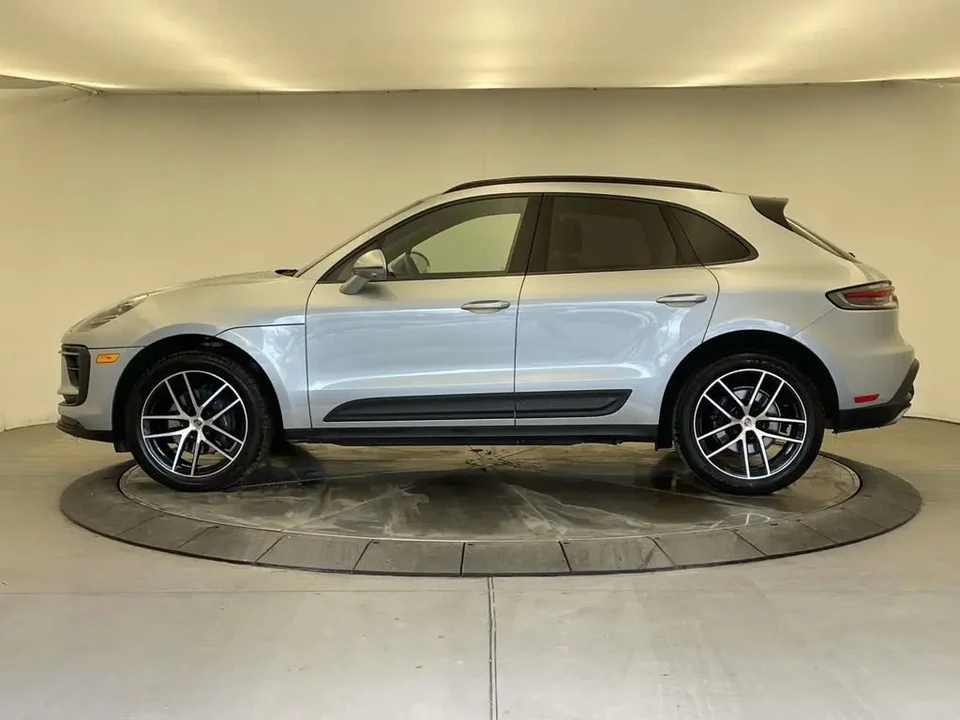 2022 Porsche Macan - Image 3 of 8