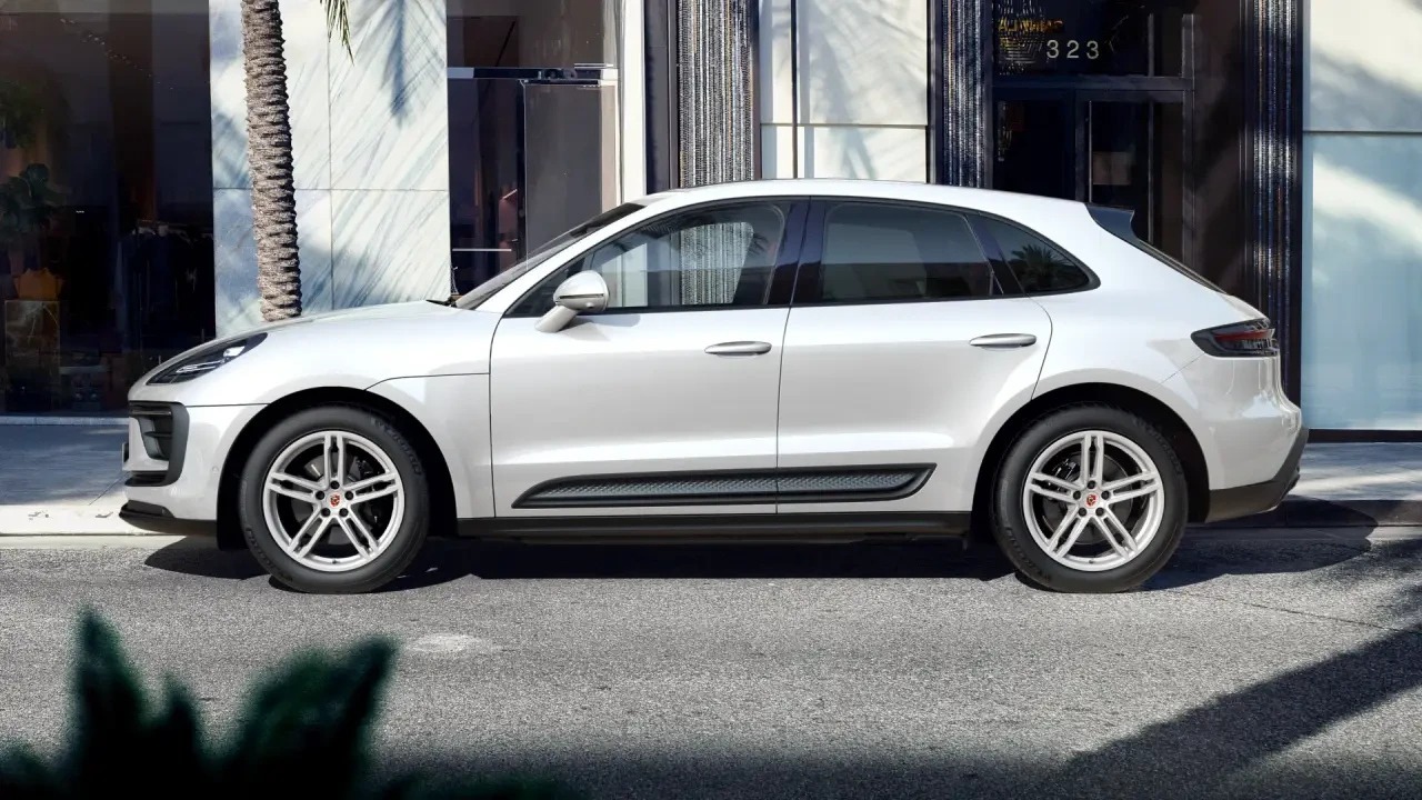 2022 Porsche Macan - Image 2 of 8