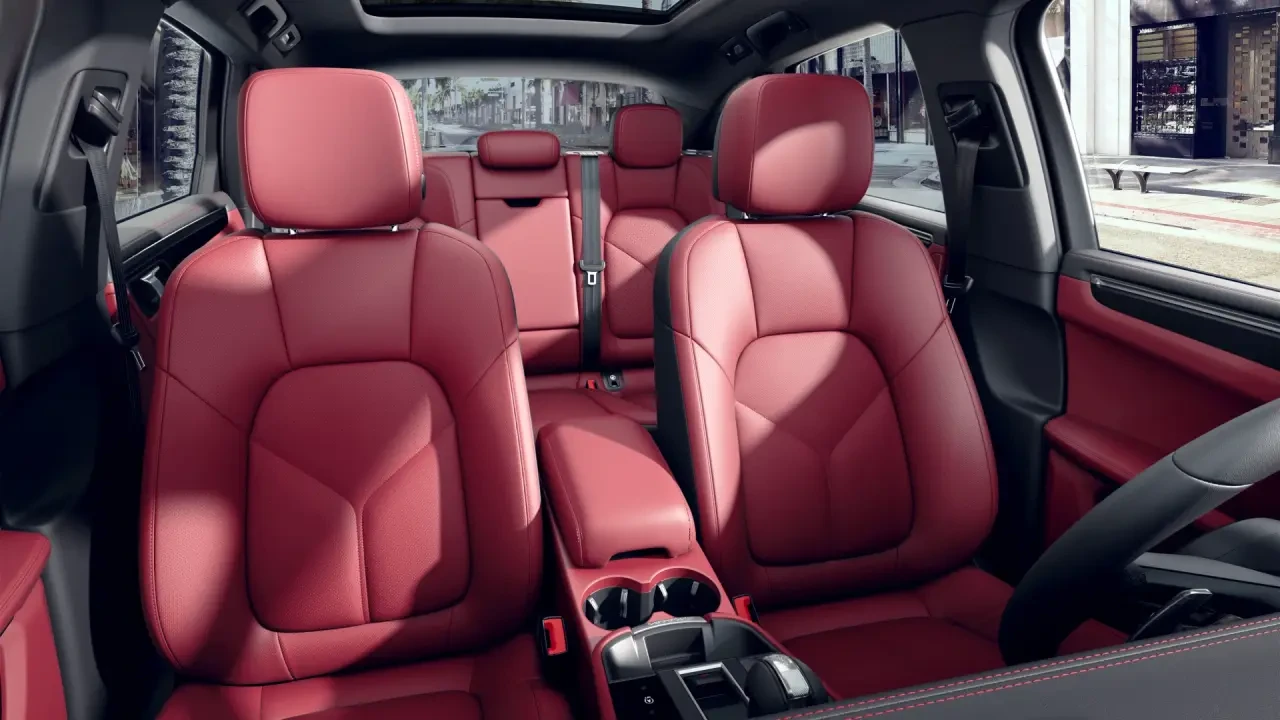 2022 Porsche Macan - Image 5 of 8