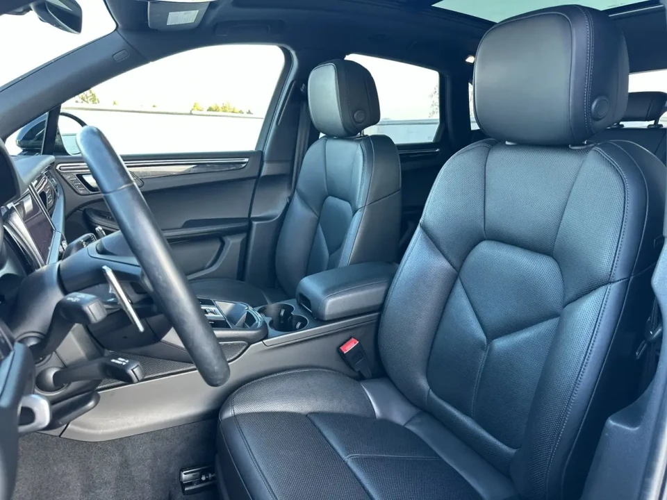 2022 Porsche Macan - Image 5 of 6