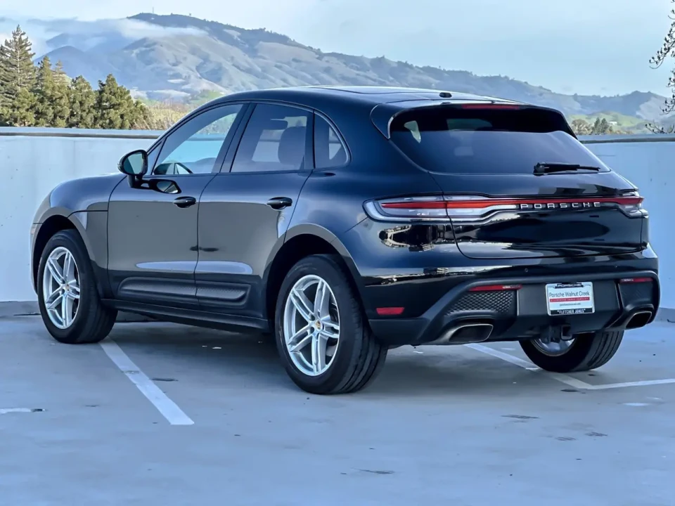 2022 Porsche Macan - Image 3 of 6
