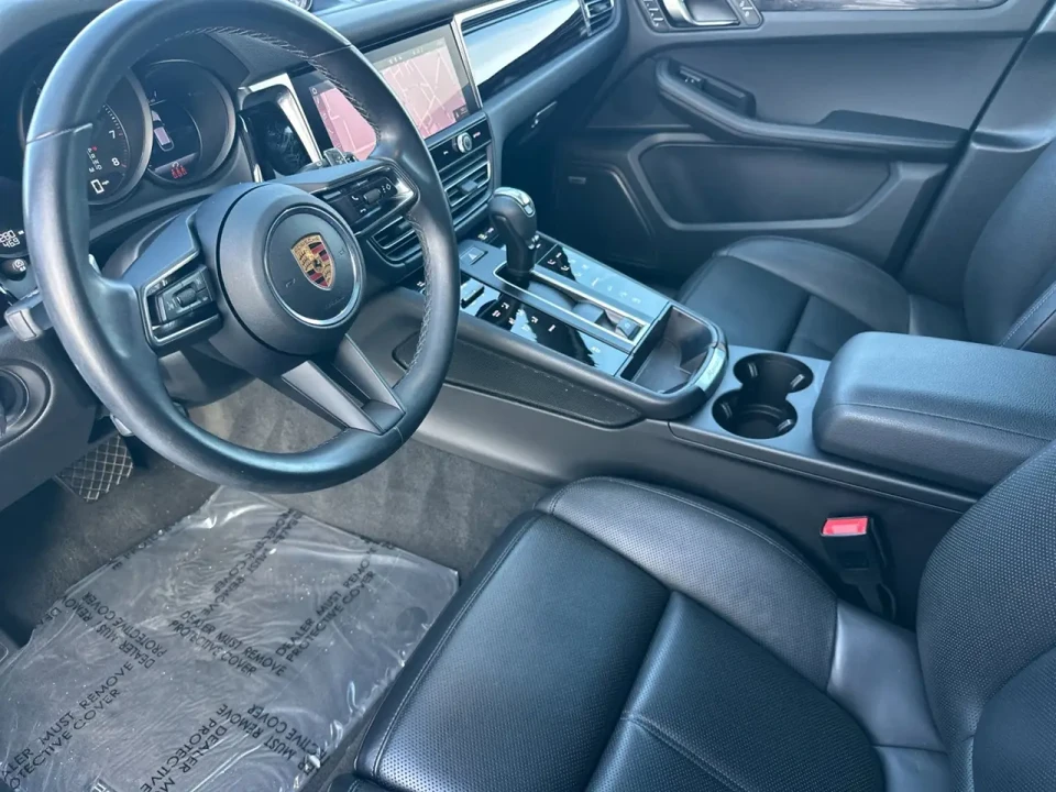 2022 Porsche Macan - Image 4 of 6