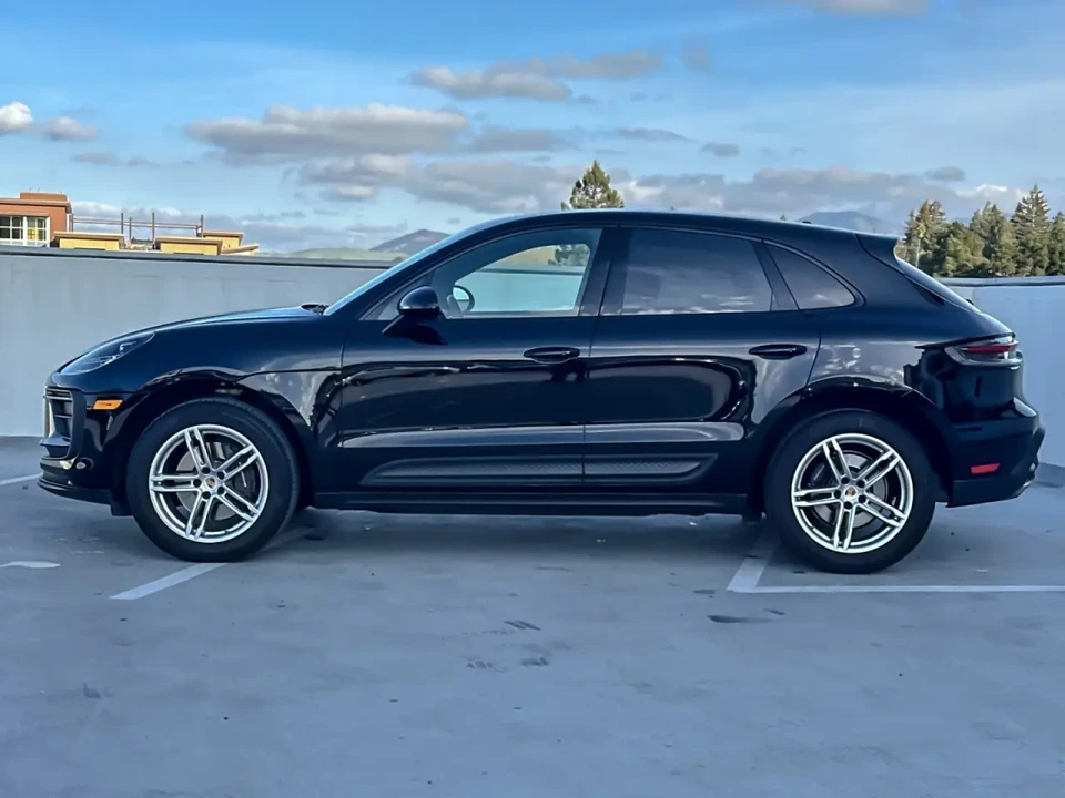 2022 Porsche Macan - Image 2 of 6