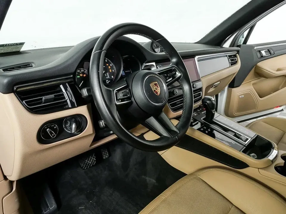 2022 Porsche Macan - Image 5 of 8