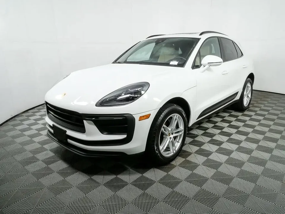 2022 Porsche Macan - Image 2 of 8