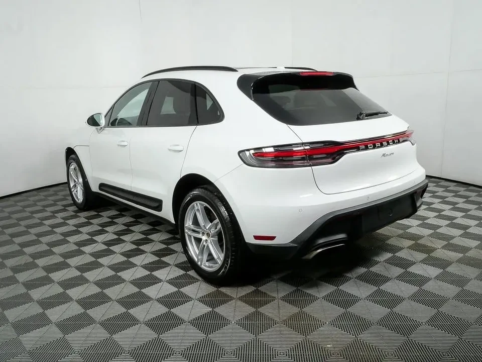 2022 Porsche Macan - Image 4 of 8
