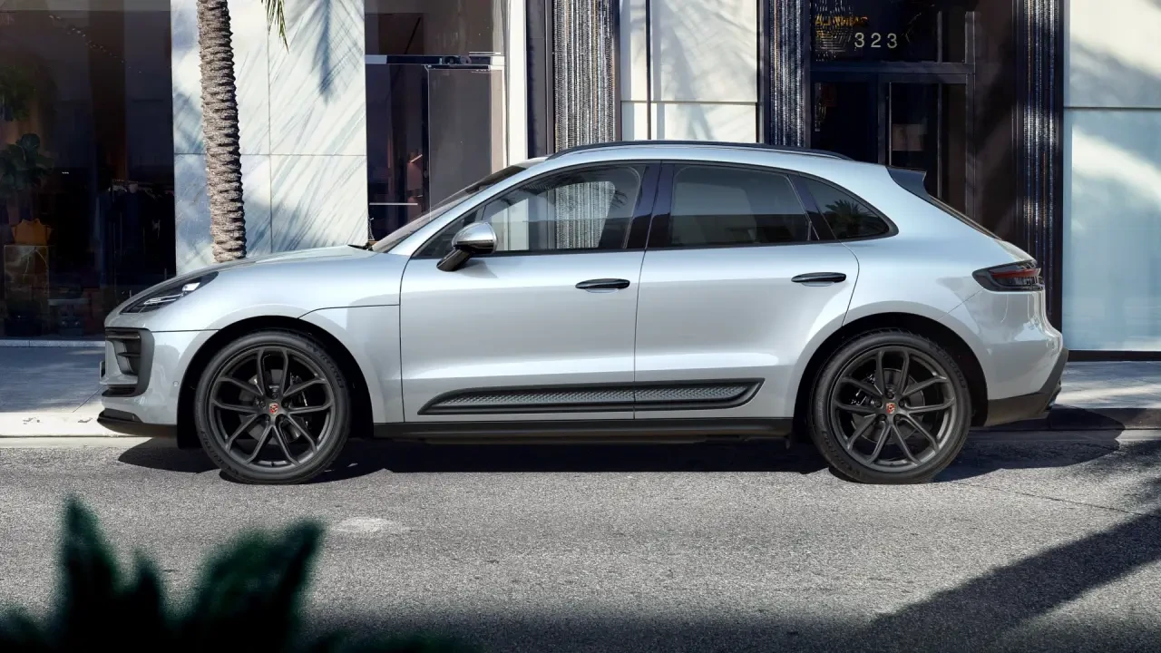 2022 Porsche Macan - Image 2 of 6