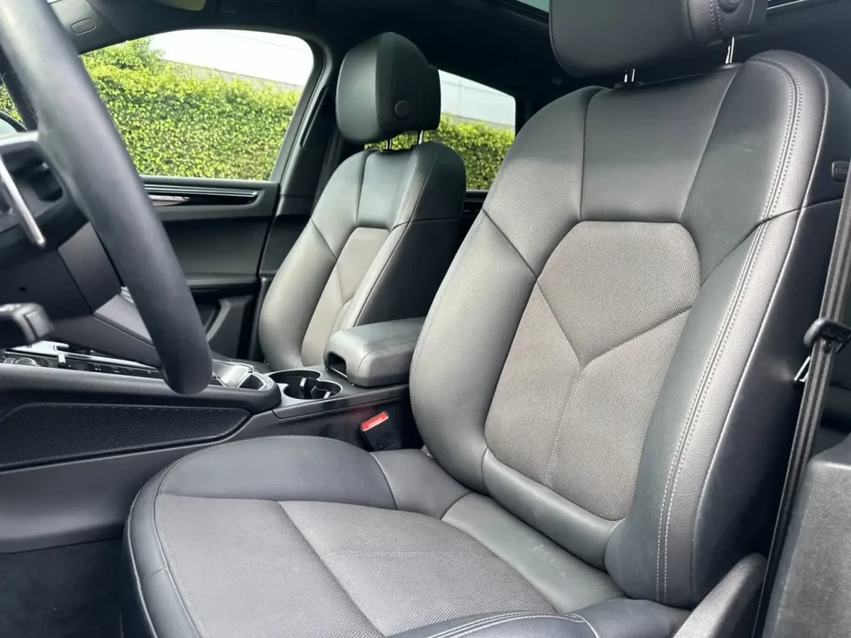 2022 Porsche Macan - Image 5 of 6