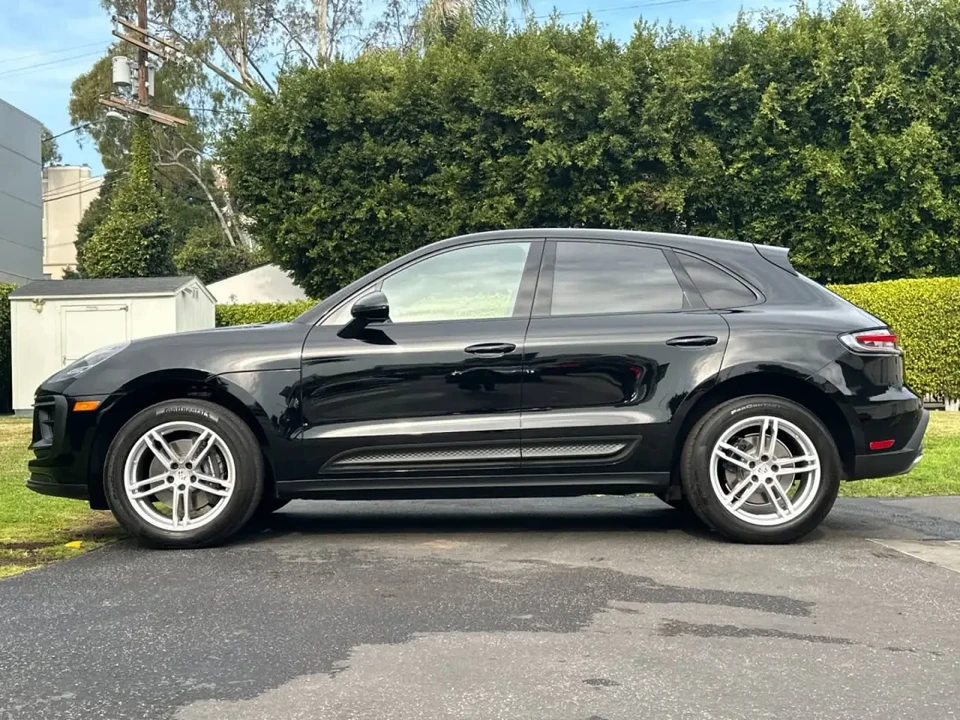 2022 Porsche Macan - Image 2 of 6