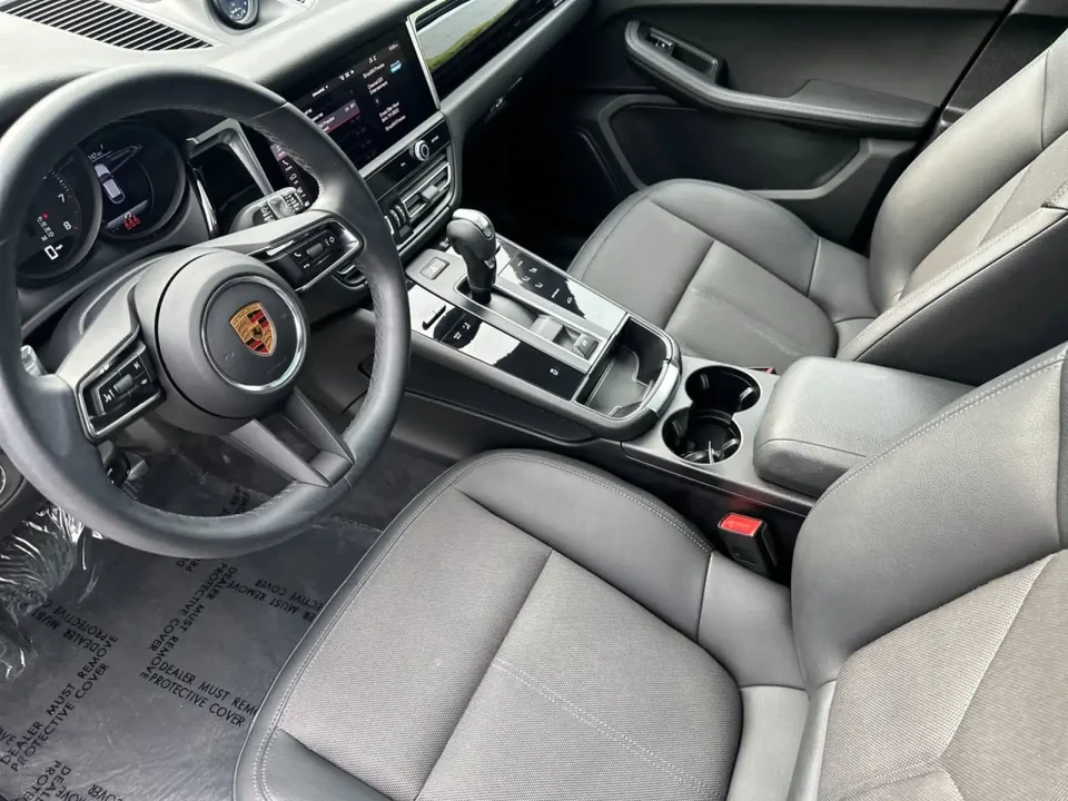 2022 Porsche Macan - Image 4 of 6