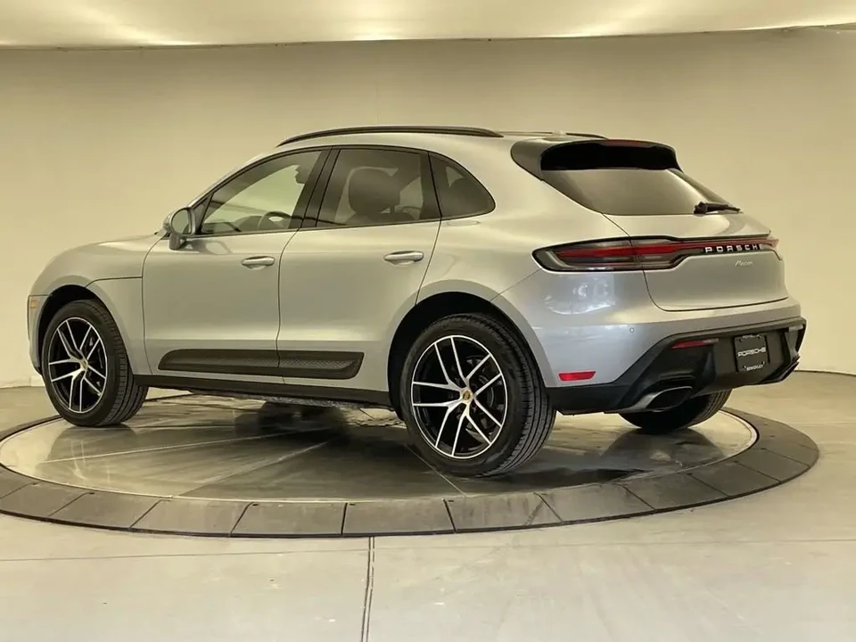 2022 Porsche Macan - Image 3 of 8