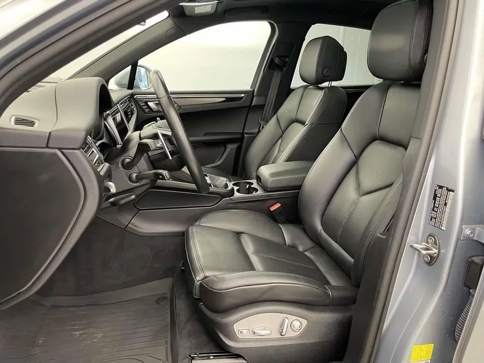 2022 Porsche Macan - Image 5 of 8