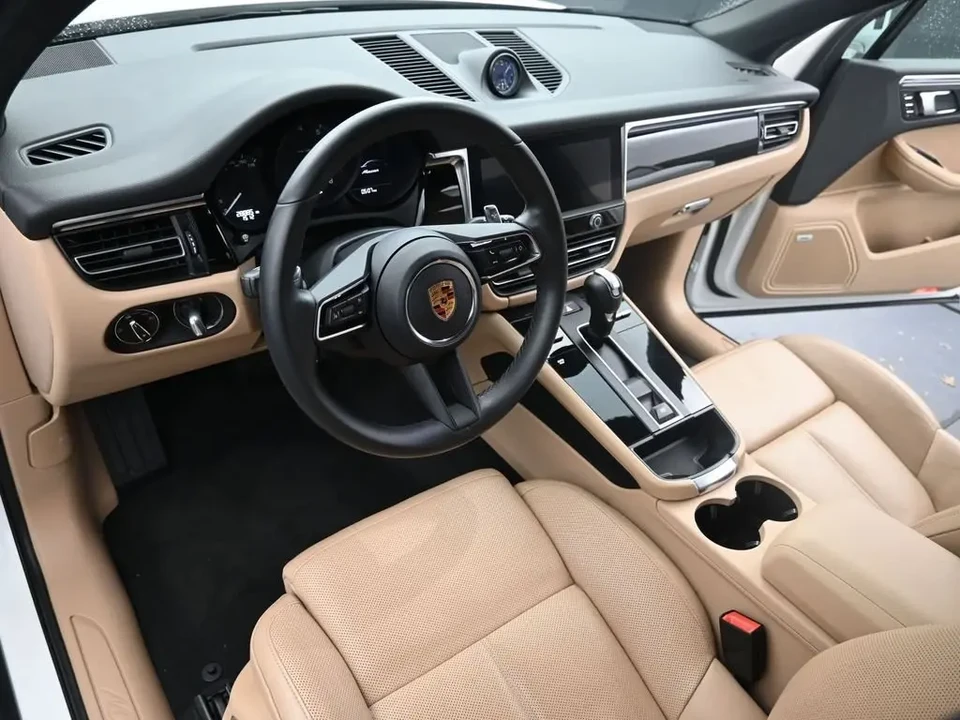 2022 Porsche Macan - Image 4 of 7