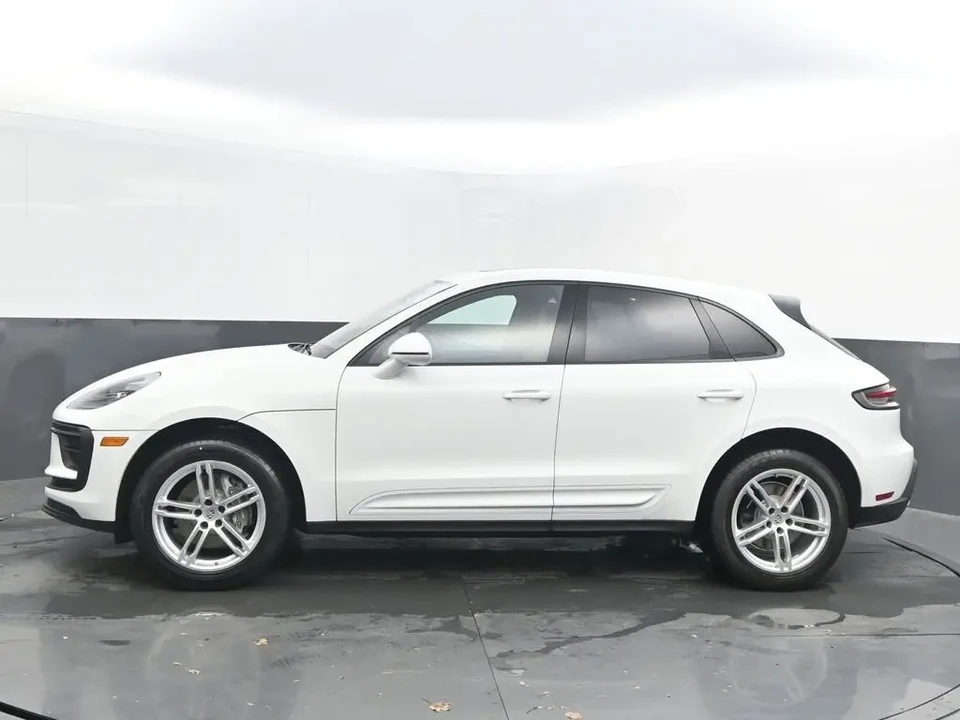 2022 Porsche Macan - Image 2 of 7