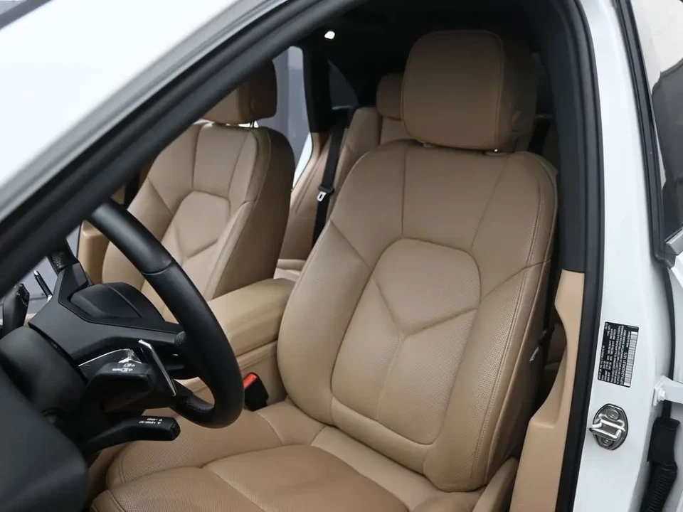 2022 Porsche Macan - Image 5 of 7