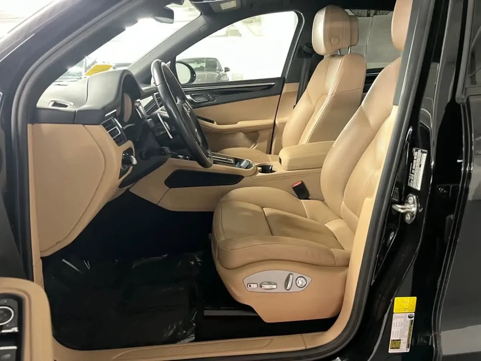 2022 Porsche Macan - Image 5 of 10