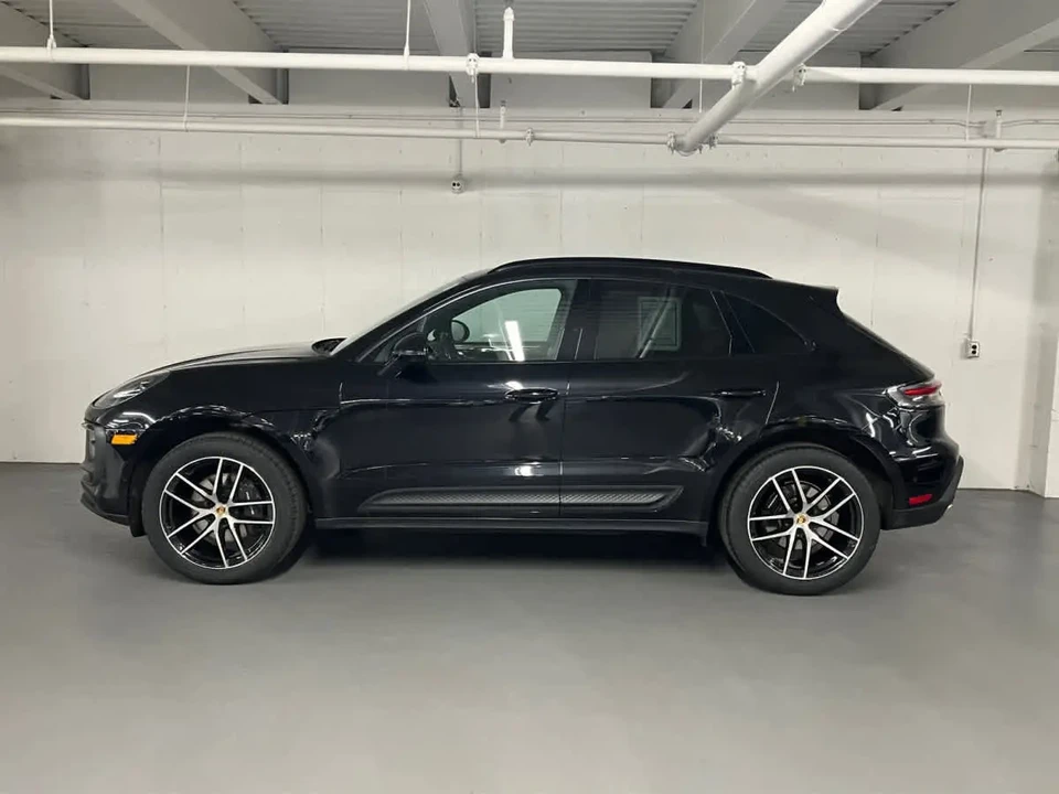 2022 Porsche Macan - Image 2 of 10