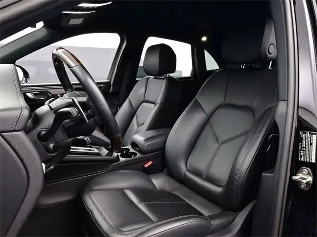 2022 Porsche Macan - Image 5 of 6