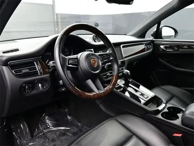 2022 Porsche Macan - Image 4 of 6