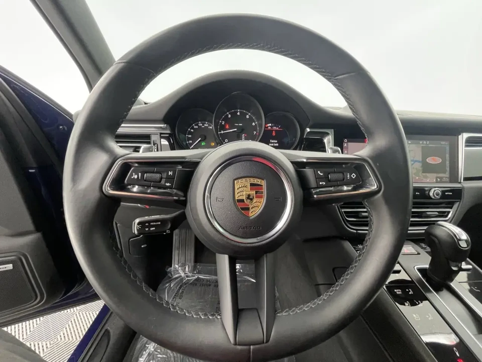 2022 Porsche Macan - Image 5 of 6