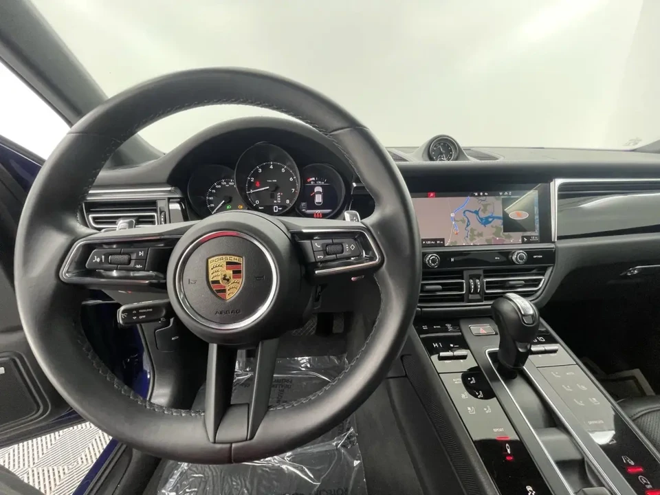 2022 Porsche Macan - Image 4 of 6