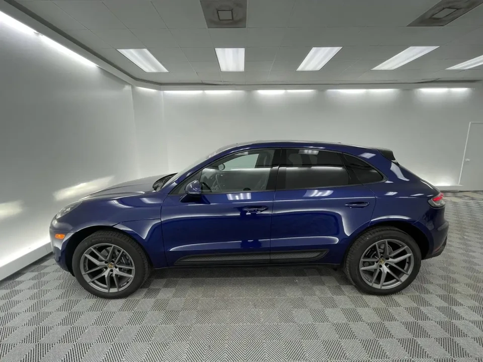 2022 Porsche Macan - Image 2 of 6