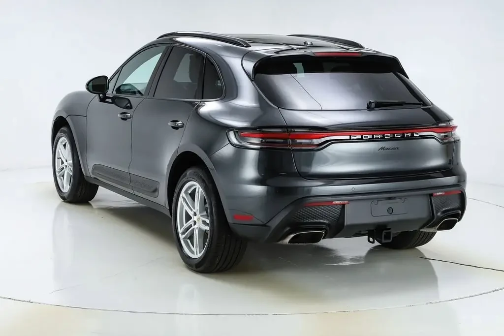 2022 Porsche Macan - Image 3 of 11