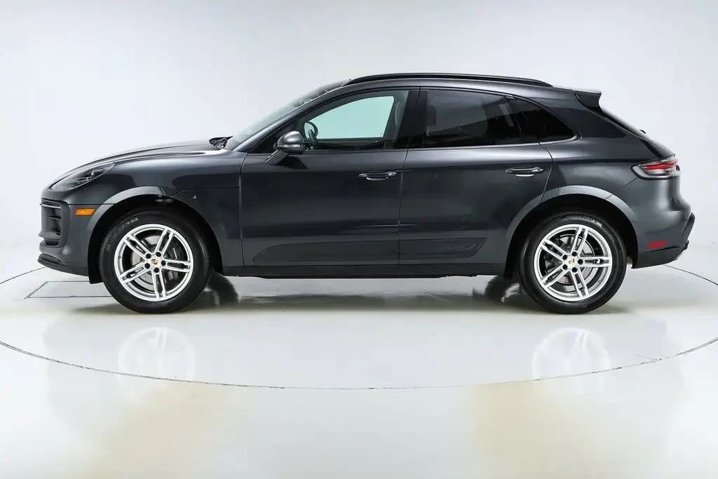 2022 Porsche Macan - Image 2 of 11