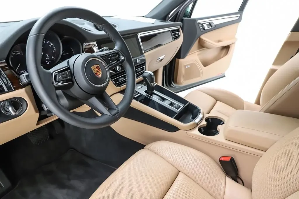 2022 Porsche Macan - Image 4 of 11