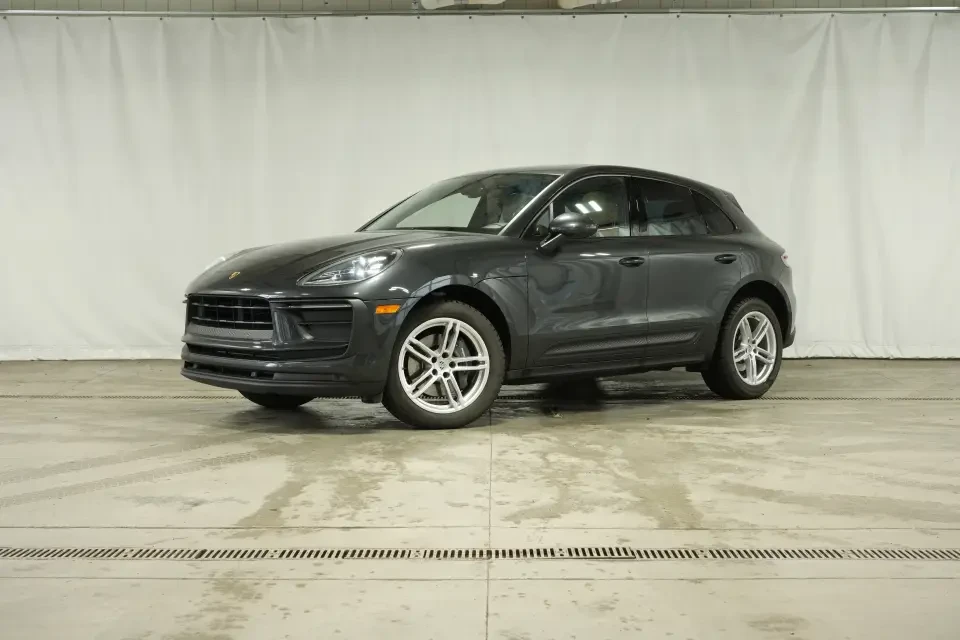 2022 Porsche Macan - Image 9 of 11