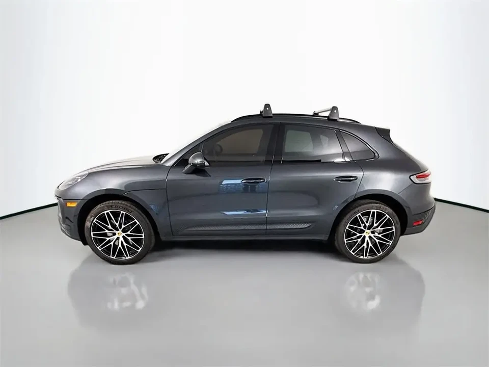 2022 Porsche Macan - Image 2 of 8