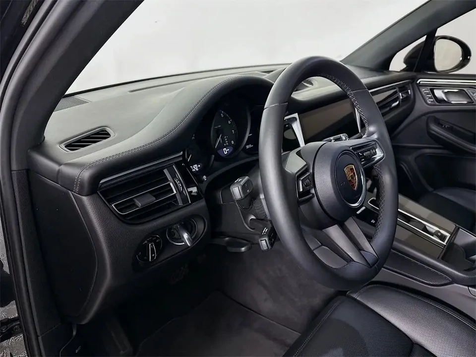 2022 Porsche Macan - Image 4 of 8