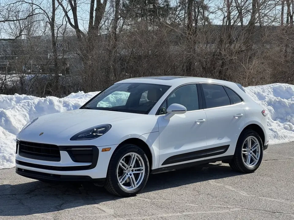 2022 Porsche Macan - Image 8 of 11