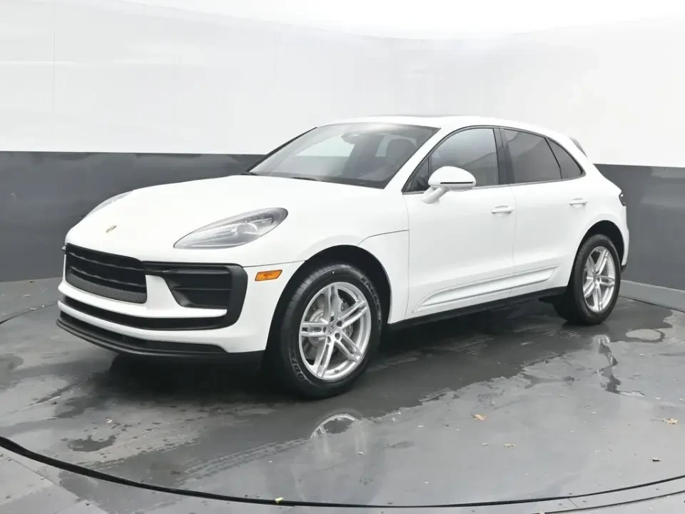 2022 Porsche Macan - Image 10 of 11