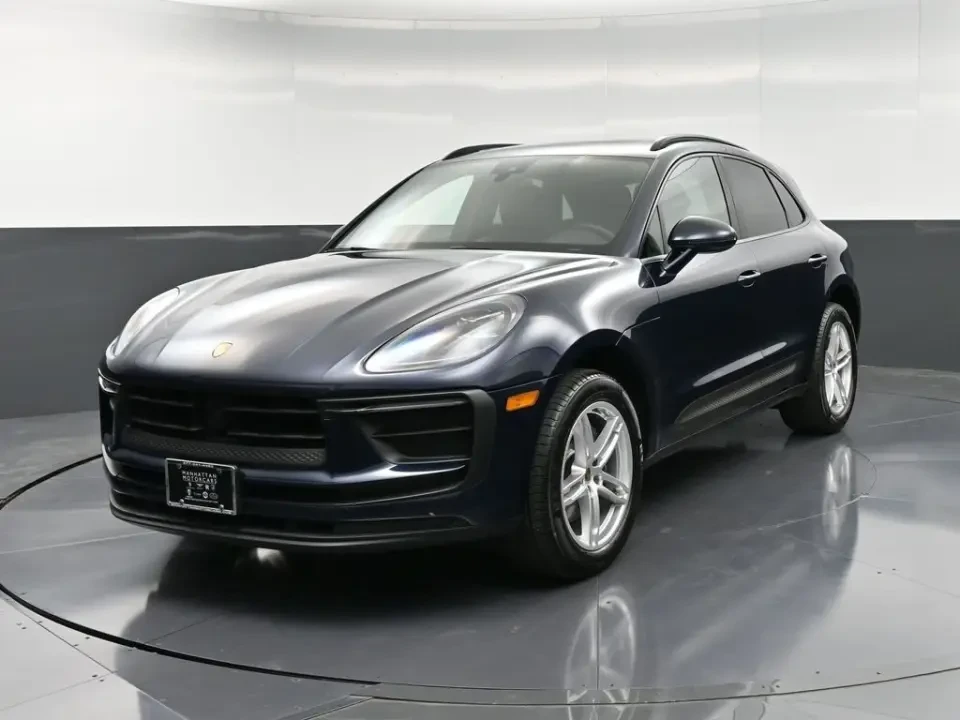 2022 Porsche Macan - Image 12 of 13