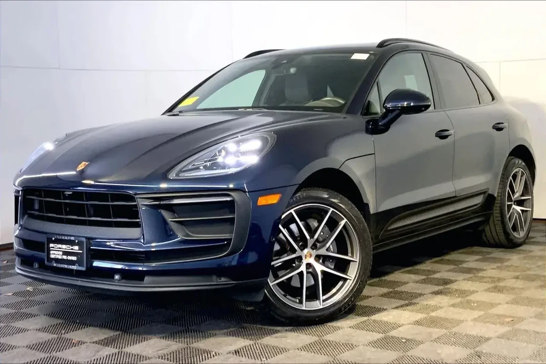 2022 Porsche Macan - Image 2 of 8