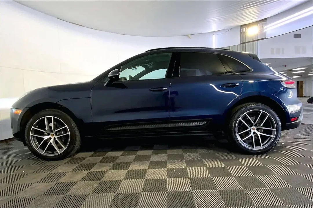 2022 Porsche Macan - Image 3 of 8