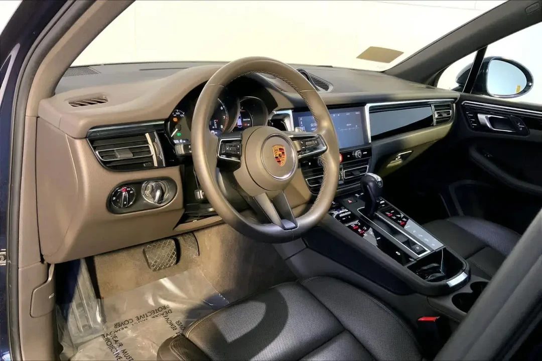2022 Porsche Macan - Image 5 of 8
