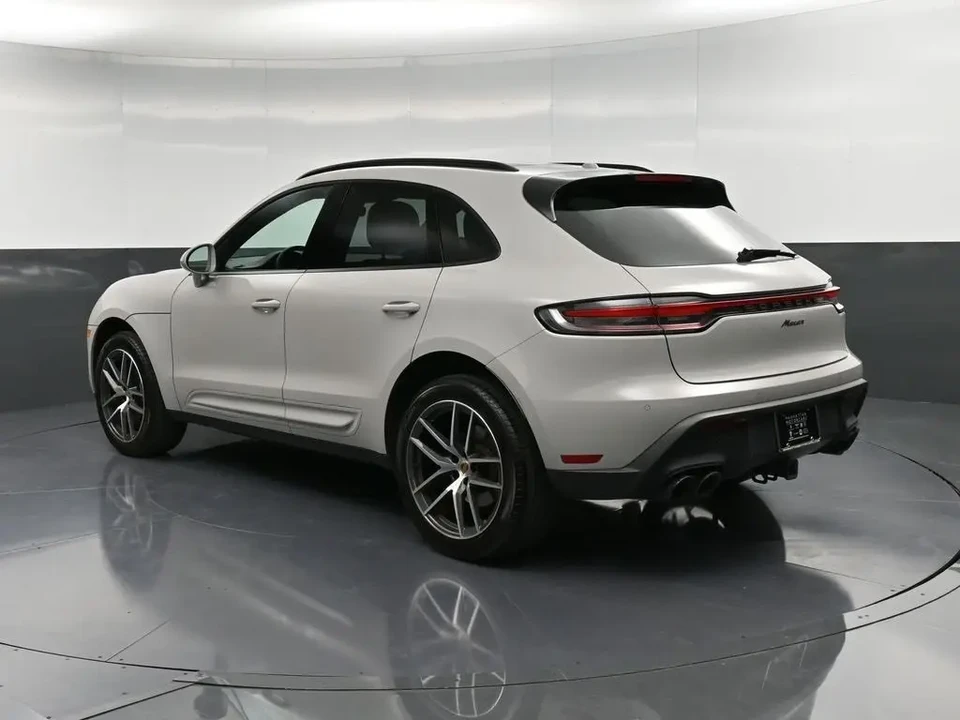 2022 Porsche Macan - Image 3 of 8