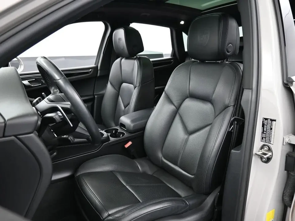 2022 Porsche Macan - Image 5 of 8