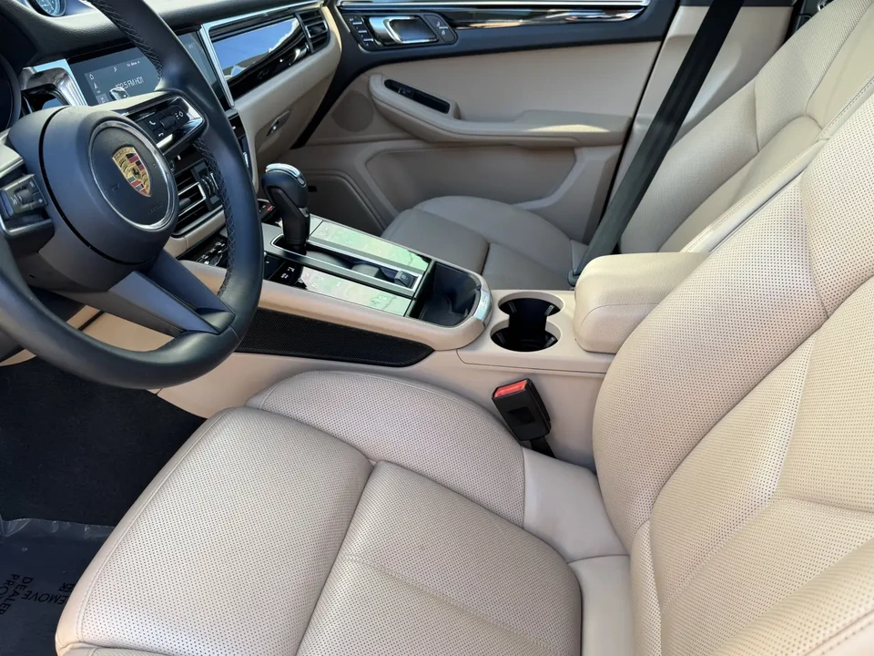2022 Porsche Macan - Image 4 of 8