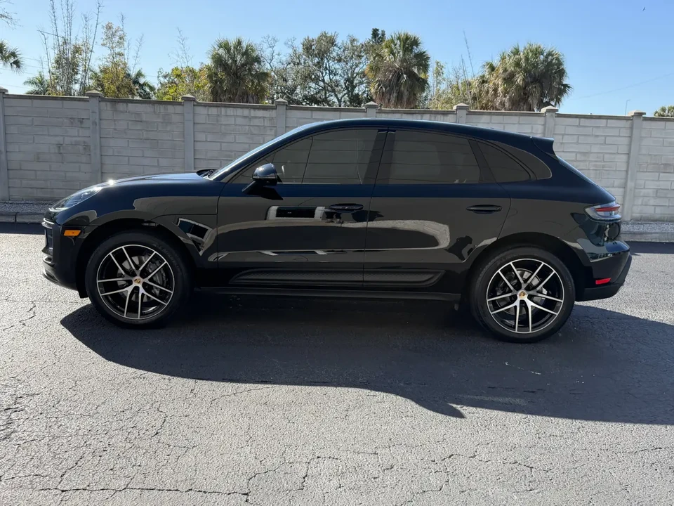 2022 Porsche Macan - Image 2 of 8