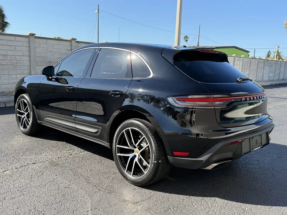 2022 Porsche Macan - Image 3 of 8
