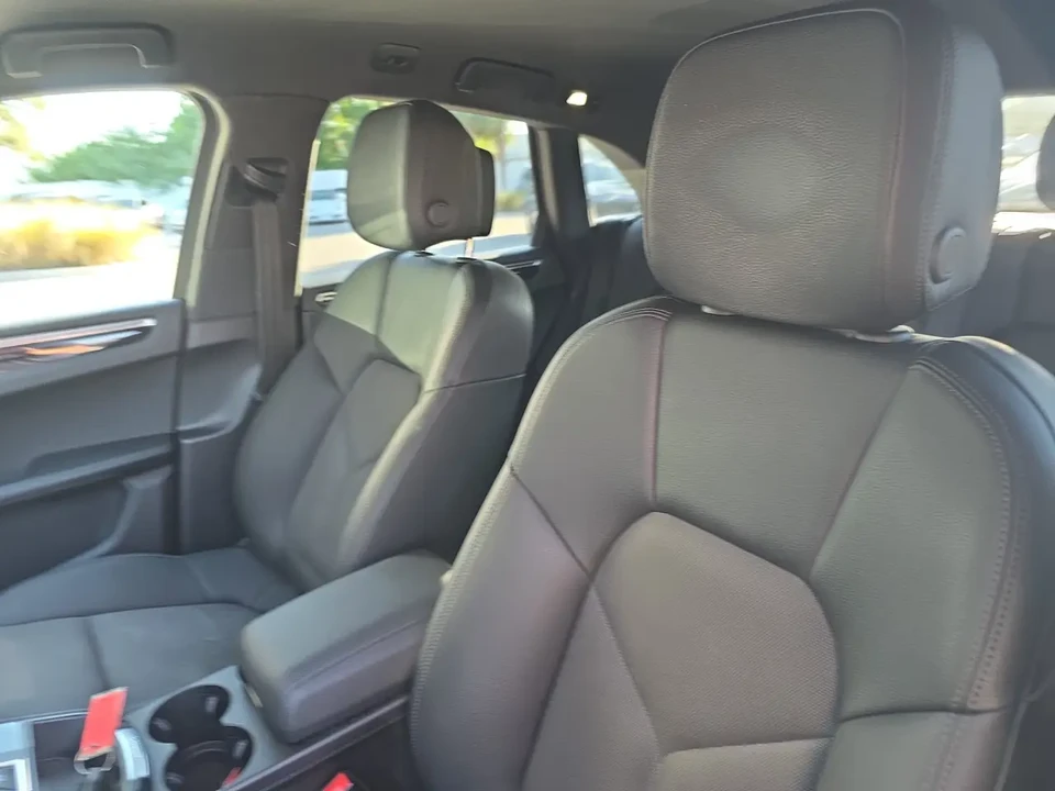 2022 Porsche Macan - Image 5 of 6