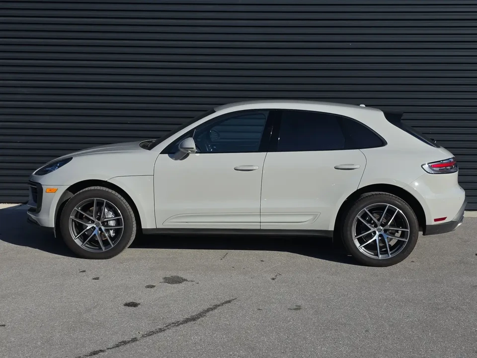 2022 Porsche Macan - Image 2 of 6
