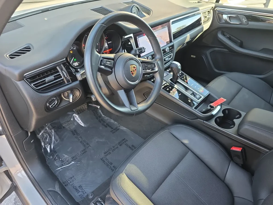 2022 Porsche Macan - Image 4 of 6