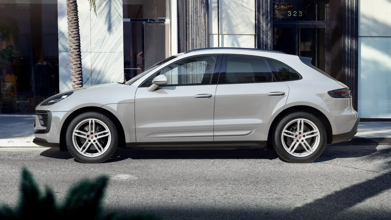 2022 Porsche Macan - Image 2 of 10