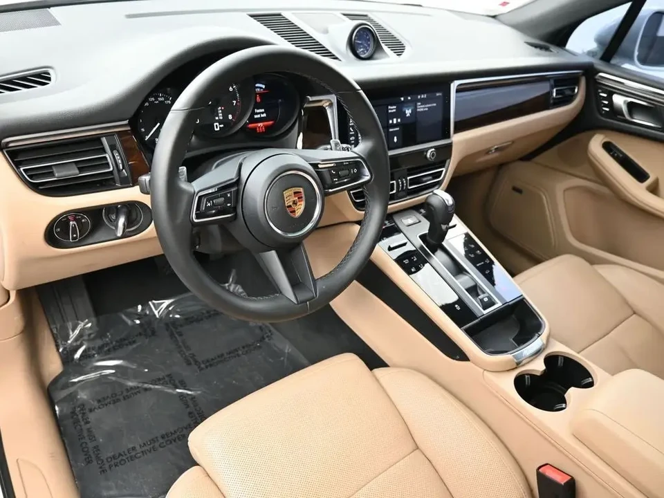 2022 Porsche Macan - Image 5 of 8