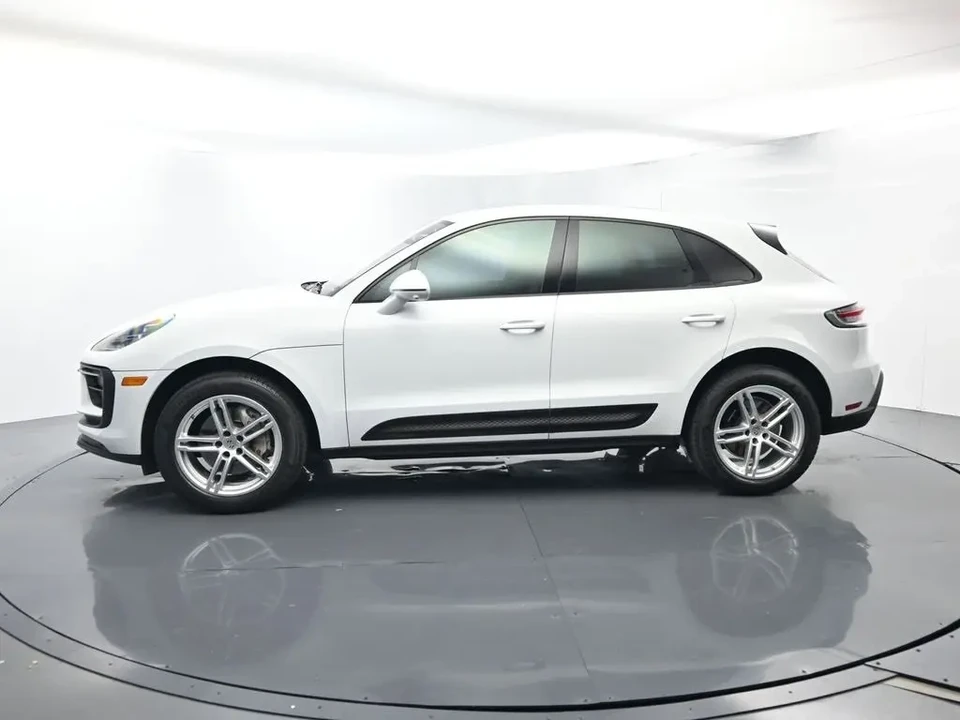 2022 Porsche Macan - Image 3 of 8