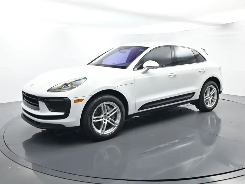 2022 Porsche Macan - Image 2 of 8